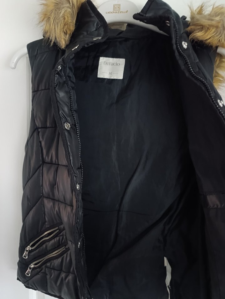 Siyah Kürklü Düğmeli Kadın Yelek - Görsel 2