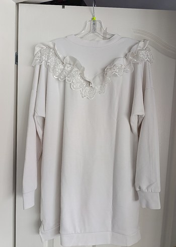 Nakış Detaylı Fırfırlı Beyaz Sweatshirt - Görsel 2
