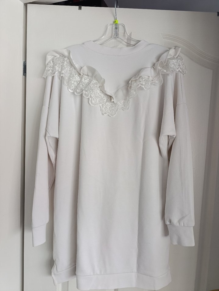 Nakış Detaylı Fırfırlı Beyaz Sweatshirt - Görsel 2