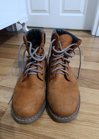 Kahverengi erkek süet bot - Görsel 2