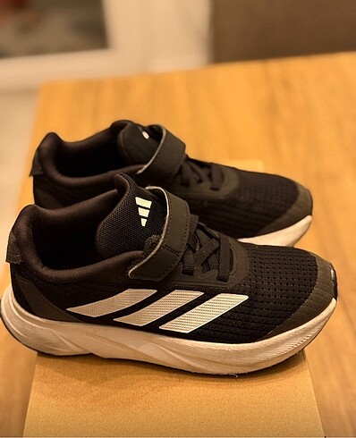 Adidas spor ayakkabı
