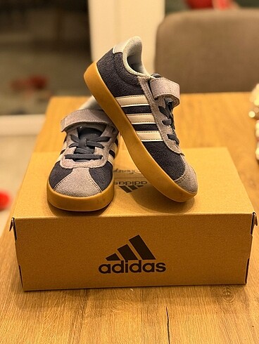 30 Beden mavi Renk Orijinal Adidas spor ayakkabı