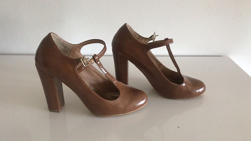 Kahverengi vintage topuklu ayakkabı