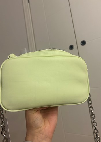 Bershka Zincir Detaylı Yeşil Çanta
