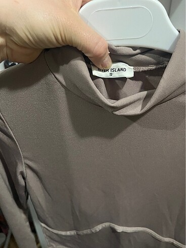 River Island Uzun kollu crop