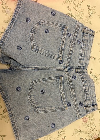 13-14 Yaş Beden Mango nakışlı denim Şort