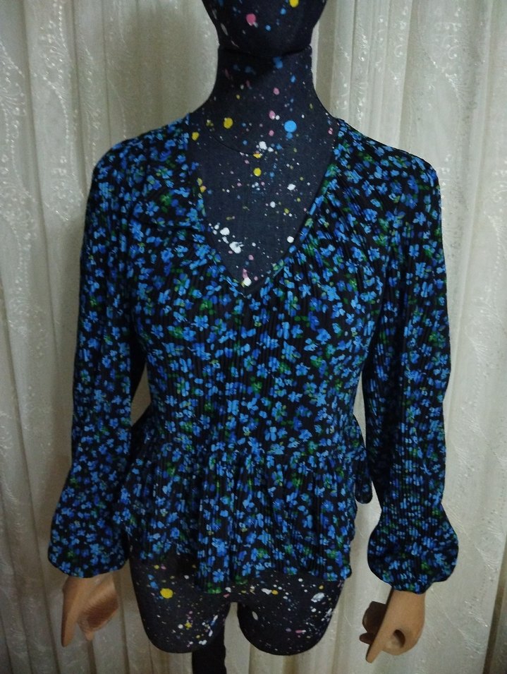 Mavi Pilili V Yakalı Uzun Kollu Bluz - Görsel 3