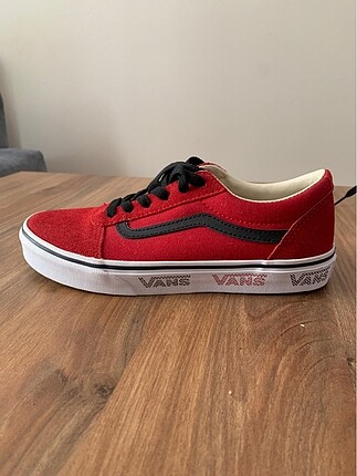 Kırmızı vans