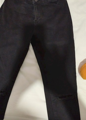 Siyah Yırtmaçlı Dar Kesim Midi Kot Pantolon