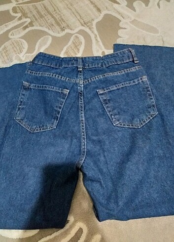 27 Beden mavi Renk Bol paça dizi yırtık detaylı kot pantolon 