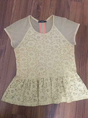 Fırfır etekli limon sarısı tshirt
