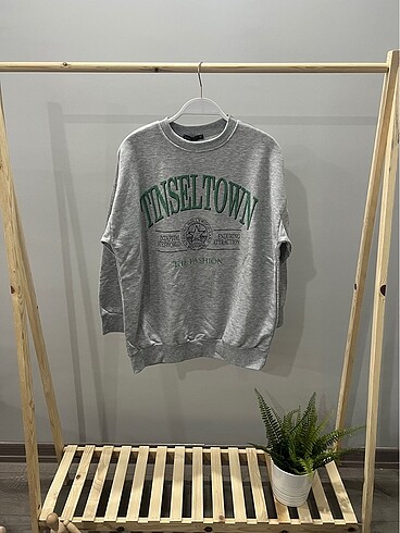 Tınseltown Sweat