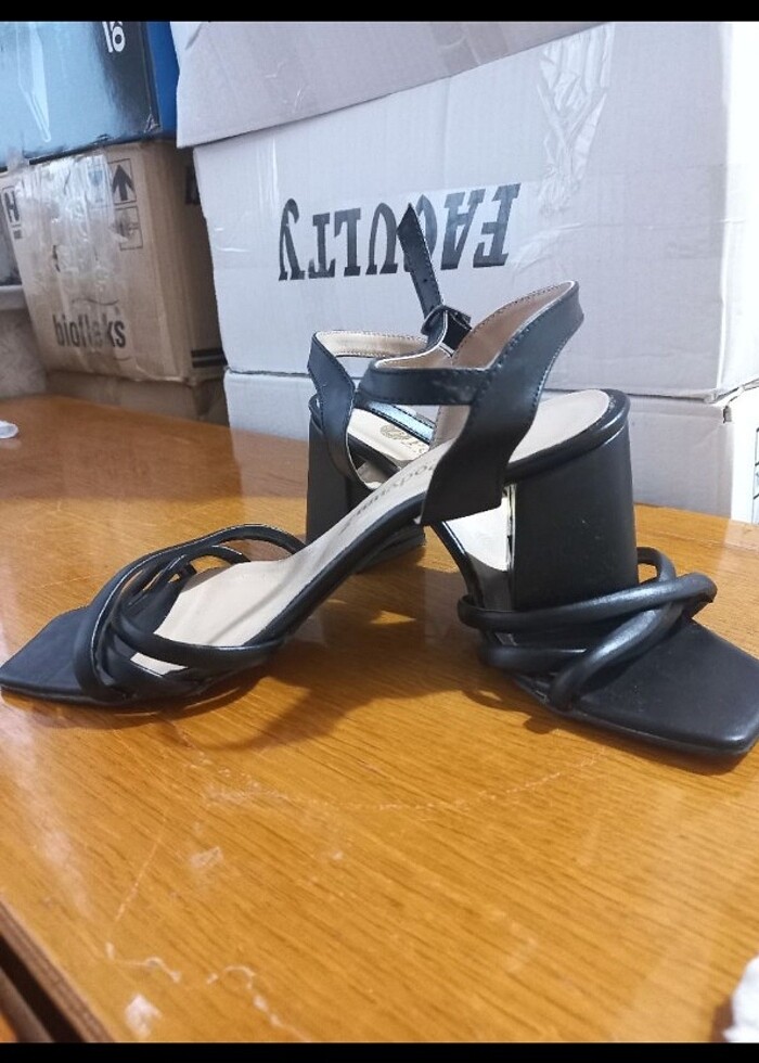 TOPUKLU AYAKKABI - Görsel 2