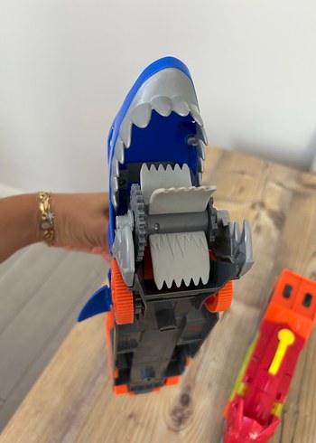 Beden Renk hot wheels ejderha ve köpek balığı