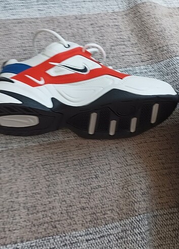 42 Beden beyaz Renk Nike 42 orijinal