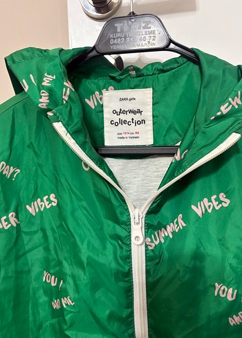 Zara Yeşil Baskılı Erkek Yağmurluk