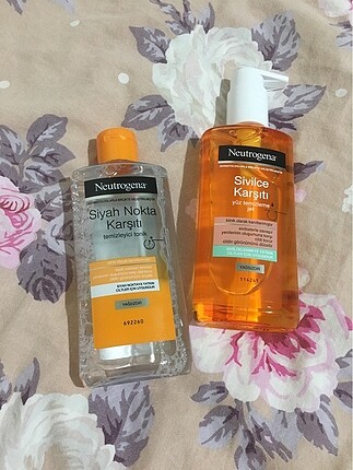 neutrogena sivilce karşıtı jel ve siyah nokta karşıtı temizleyic