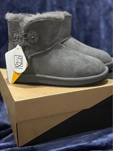 UGG Kadın Mini Düğmeli Bot
