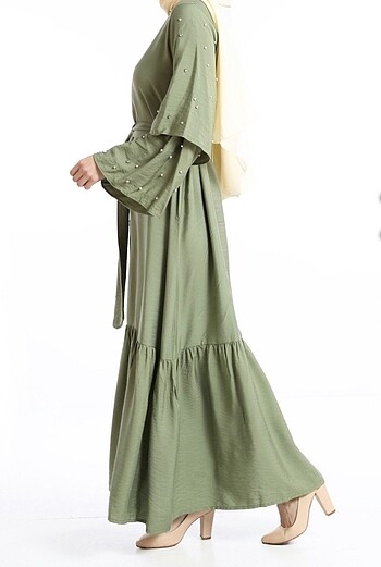 Taş detaylı yeşil elbise