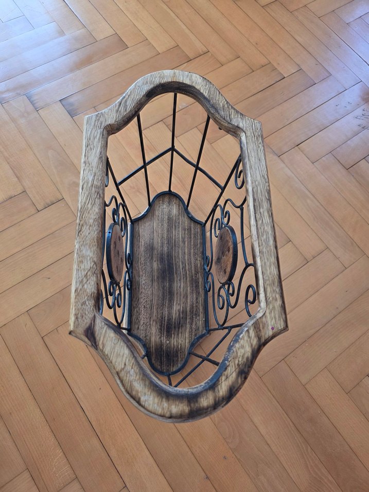 Kahverengi Ahşap ve Ferforje Dergilik- Gazetelik - Görsel 3