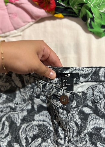 s Beden gri Renk Gri İşlemeli Mini Denim Şort