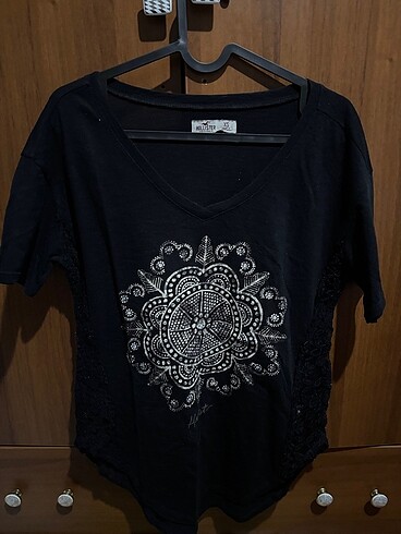 Hollister tshirt