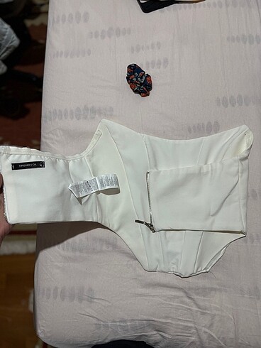 m Beden beyaz Renk Trendyolmilla korseli crop büstiyer