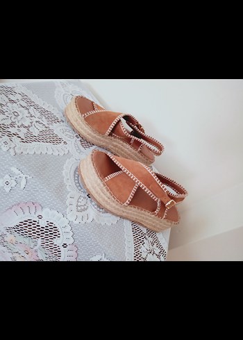 38 Beden camel Renk Kahverengi Süet Dolgu Topuklu Nakışlı Sandalet