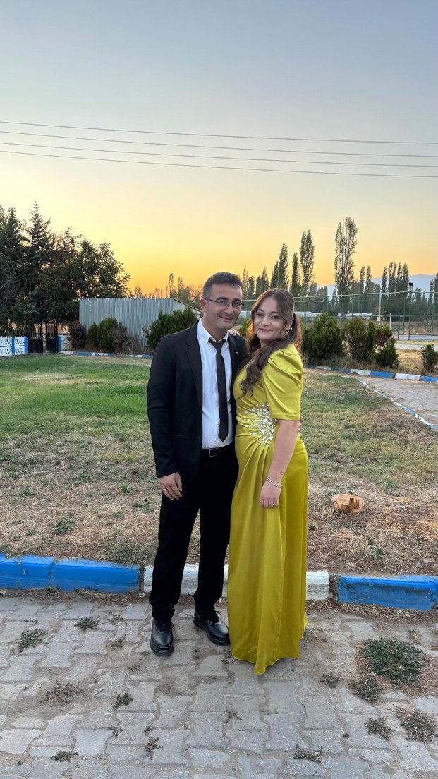 Sarı Drapeli Kadın Uzun Abiye Elbise - Görsel 2