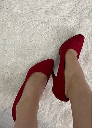 Kırmızı stiletto
