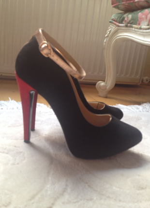 39 Beden Bilekten bağcıklı stiletto