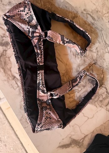 40 Beden Yılan Desenli bikini üstü