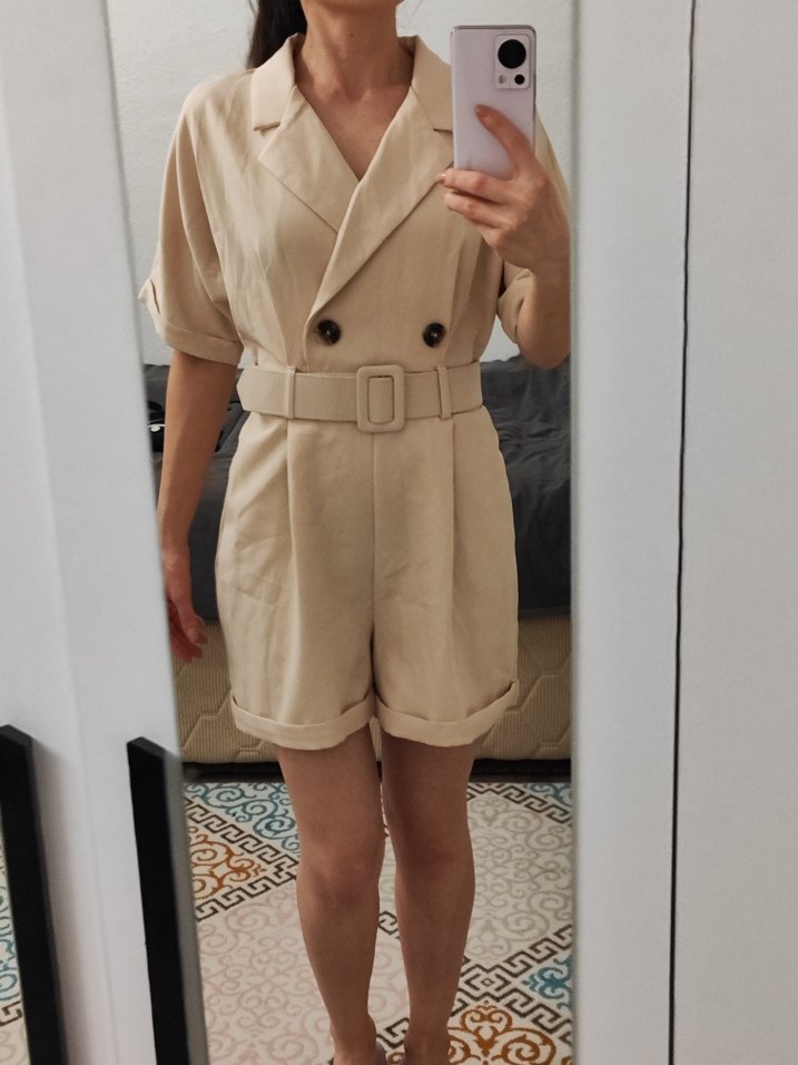 Bej Kemerli Kısa Kadın Tulum - Görsel 3