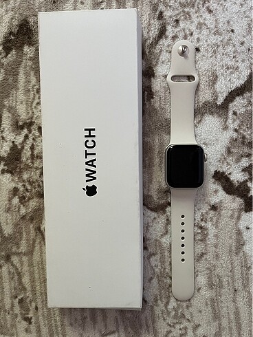 Apple Watch SE GPS 40mm Starlight Aluminium Case