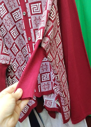 Düğmeli Desenli Kırmızı panço Hırka - Görsel 5