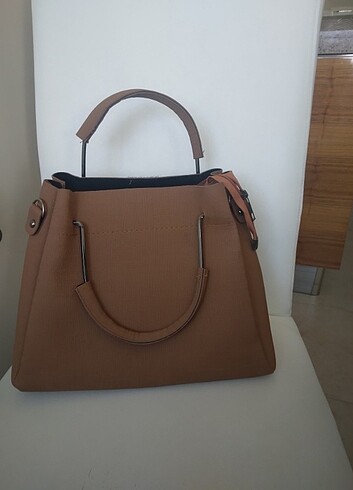 TAŞLI ÇANTA - Görsel 2