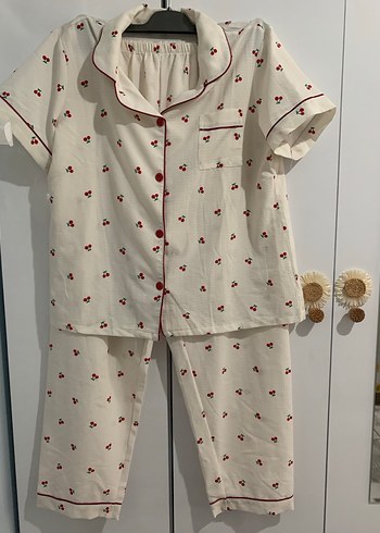 Kirazlı kırık Beyaz Kadın Pijama Takımı