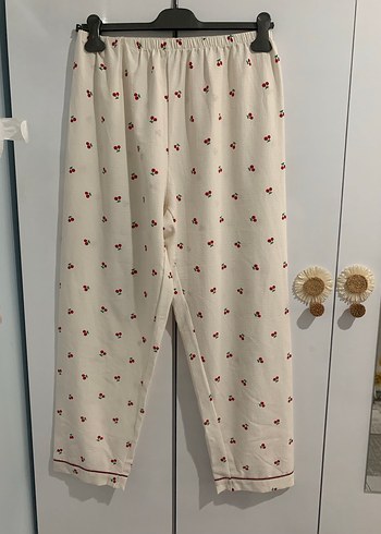 38 Beden Kirazlı kırık Beyaz Kadın Pijama Takımı