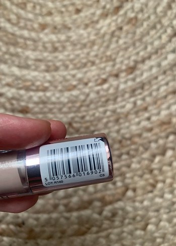 Pastel Bej Kapaklı Kapatıcı ve Aydınlatıcı revolution - Görsel 2