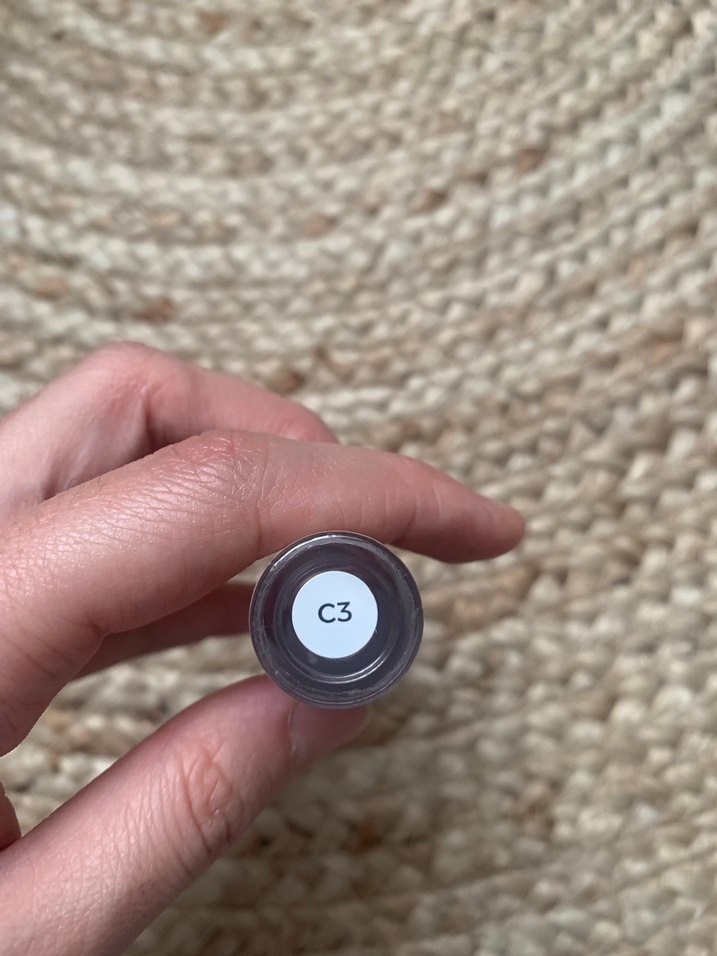 Pastel Bej Kapaklı Kapatıcı ve Aydınlatıcı revolution - Görsel 3