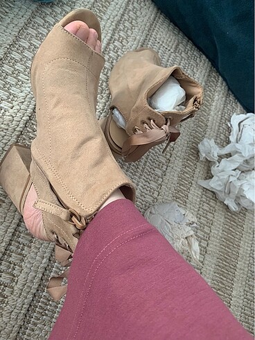 38 Beden Stradivarius topuklu sandalet