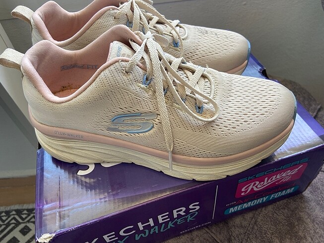 Kadın Skechers yürüyüş ayakkabısı dlux walker