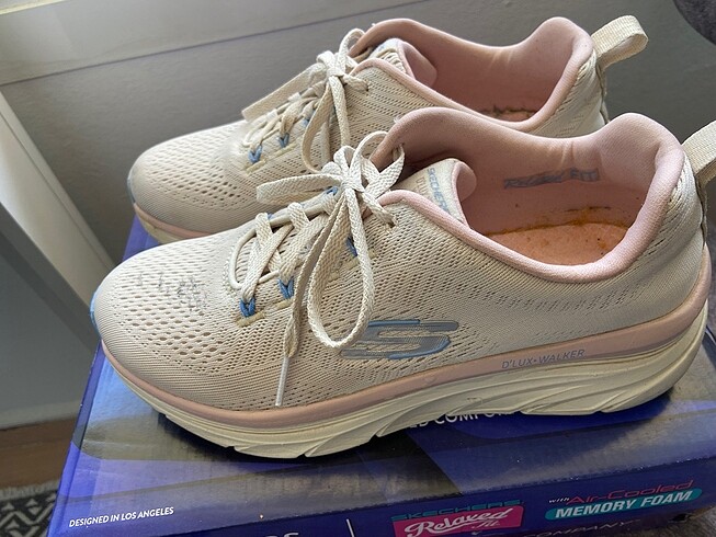 37,5 Beden Kadın Skechers yürüyüş ayakkabısı dlux walker