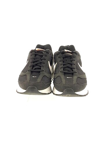 40 Beden Nike Spor Ayakkabı %70 İndirimli.