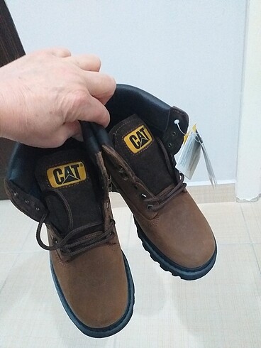 Cat cat bot kahverengi