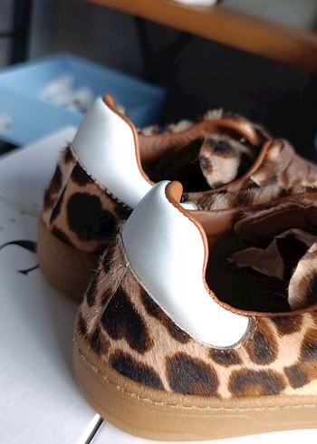 37 Beden Kahverengi Leopar Desenli Spor Ayakkabı