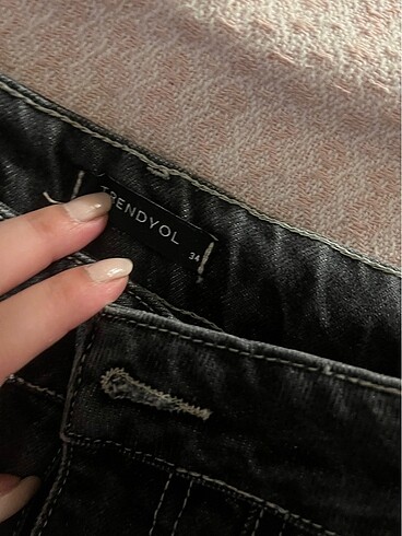 34 Beden siyah Renk trendyol pantolon
