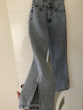 Yırtmaçlı Kot pantalon