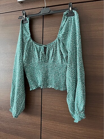 H&M Çiçekli Omuzları Düşük Bluz