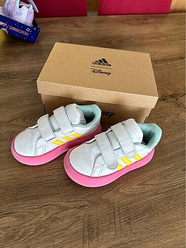 26 Beden Adidas Disney Minnie spor ayakkabı
